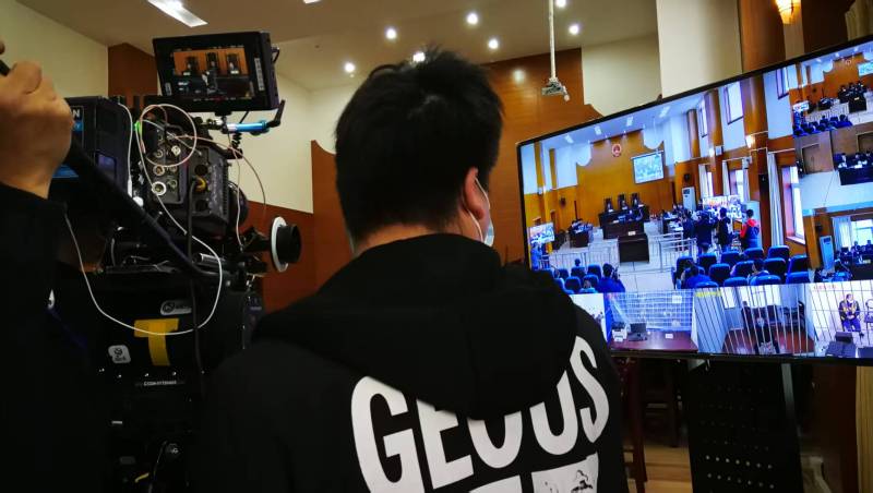 AI生成VS人工创意——西塞山区广告片拍摄公司的技术浪漫主义实践
